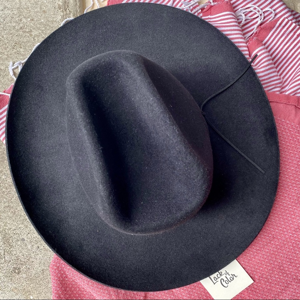 I’m selling this stunning never worn black Lack of Color vintage style fedora.